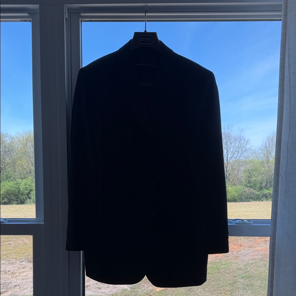 Men's Black Single-Breasted Suit Jacket - Tailored Silhouette